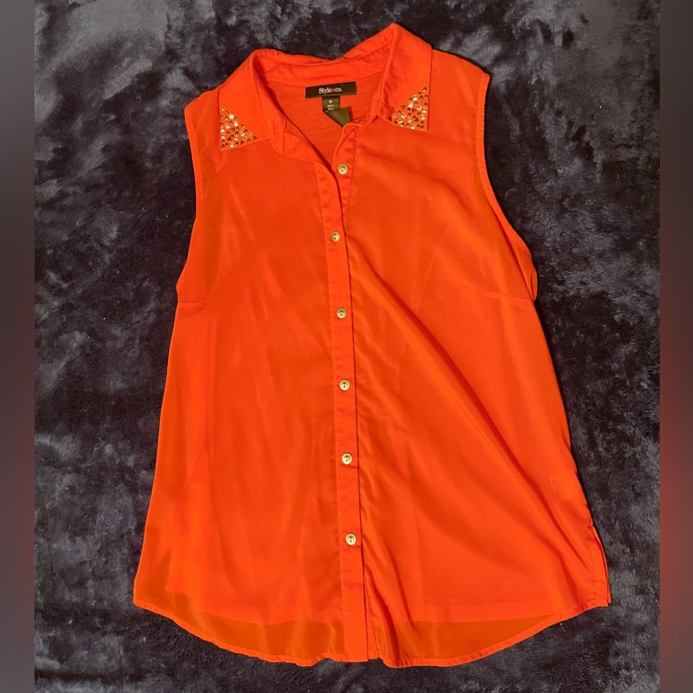 M Style & Co. Coral/Salmon Button down tank with Gold Studded Collar and buttons